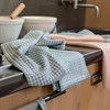 Набор вафельных кухонных полотенец серого цвета из умягченного хлопка из коллекции Essential, 50х70 - фото 404095