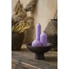 Свеча декоративная цвета лаванды из коллекции Edge, 10,5см - фото 408085